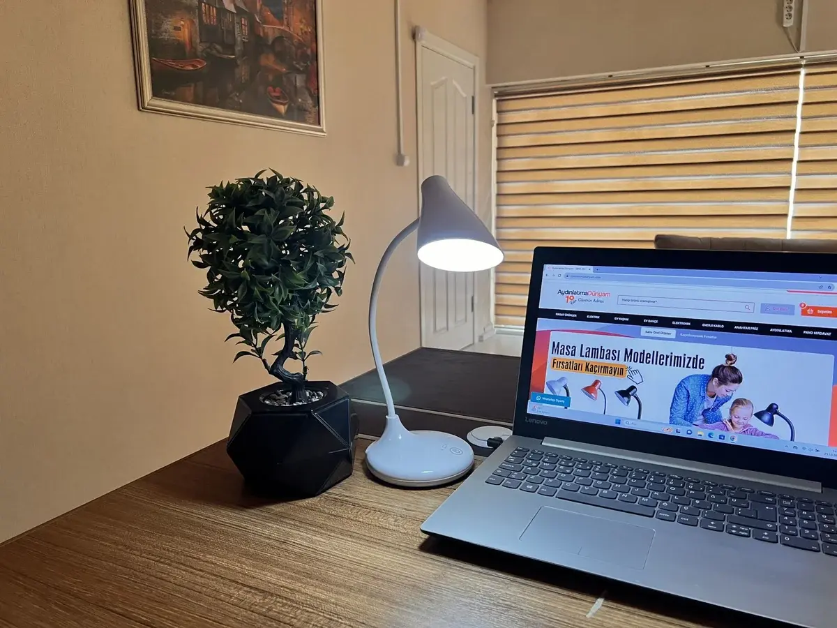 ACK Şarjlı Dokunmatik Dimli Beyaz Gövde Led Masa Lambası 3W Ip20 AF11-10013 en uygun fiyatlı satıcı