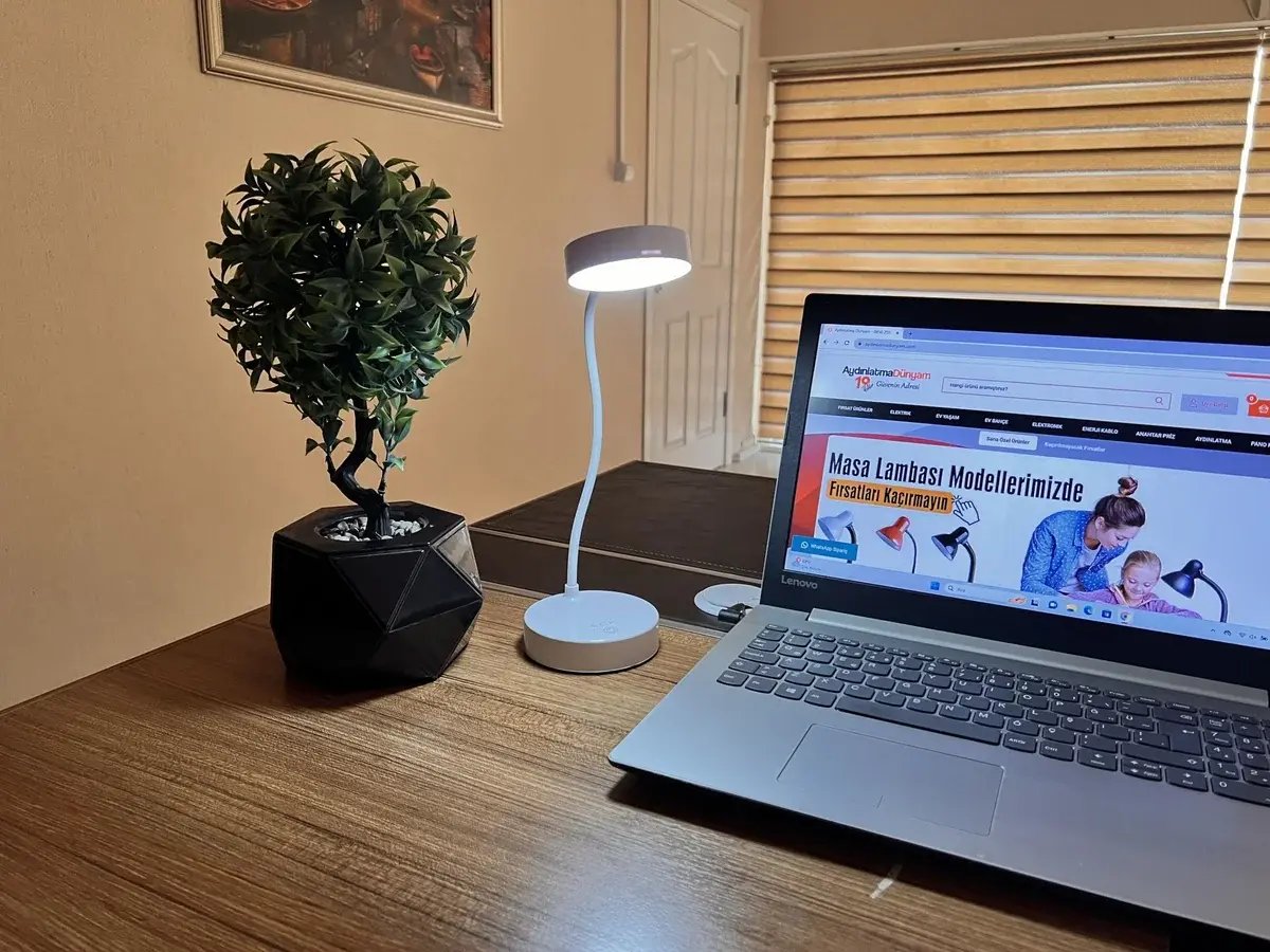 ACK Şarjlı Dokunmatik Dimli Beyaz Gövde Led Masa Lambası 2,5W Ip20 AF11-10015 en uygun fiyatlı satıcı