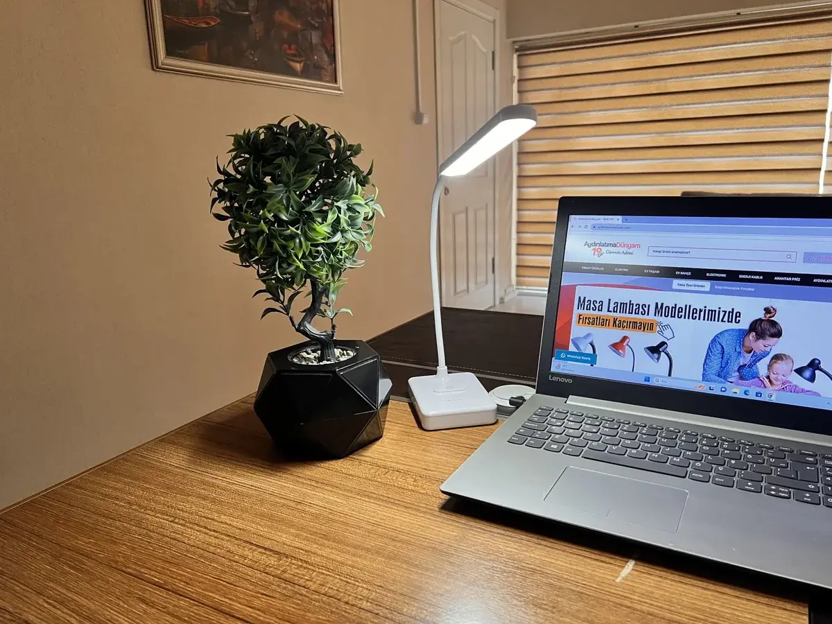 ACK Şarjlı Dokunmatik Dimli Beyaz Gövde Led Masa Lambası 2,5W Ip20 AF11-10016 en uygun fiyatlı satıcı