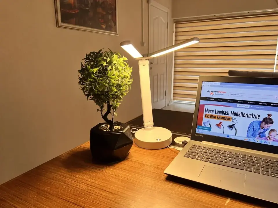 ACK Şarjlı Dokunmatik Dimli Beyaz Gövde Led Masa Lambası 5W Ip20 AF11-10018