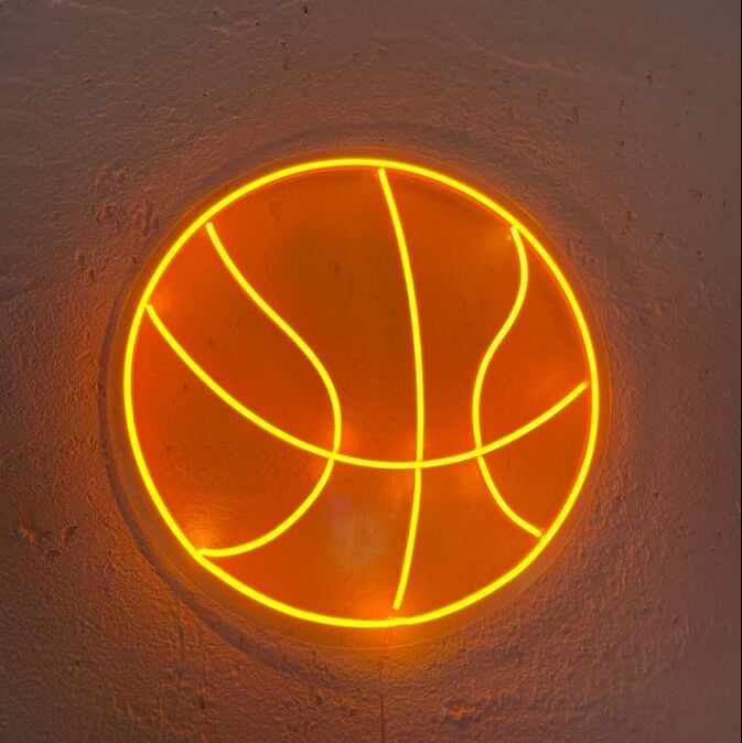 Courtside Glow Neon Basketball Dekor 50 x 50 cm