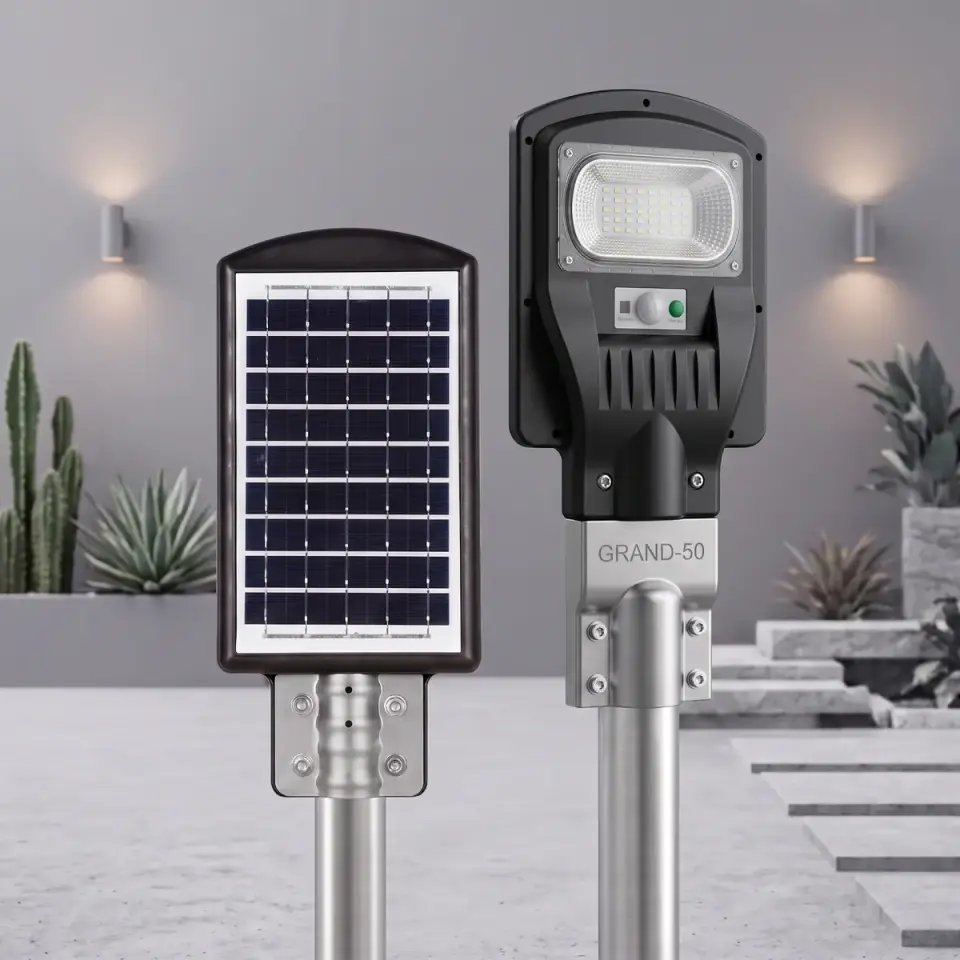 Horoz 50W Güneş Enerjili Solar LED Sokak Lambası Uzaktan Kumandalı Sensörlü Grand 50