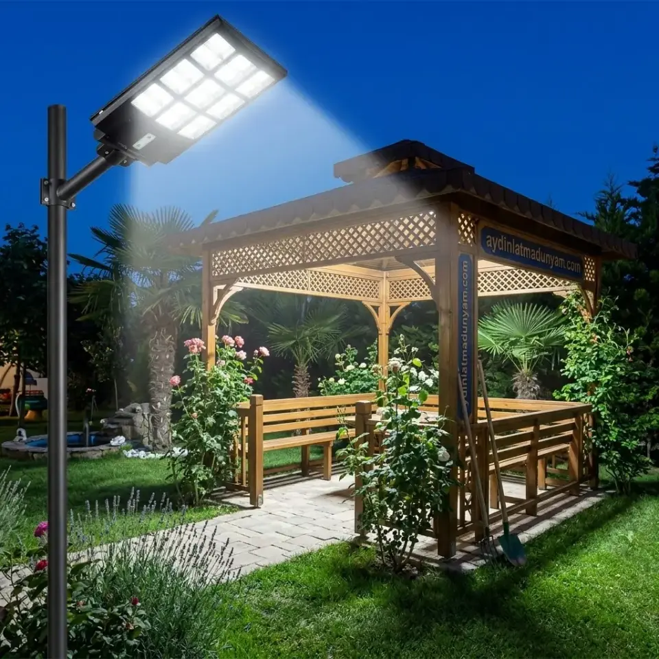 Horoz 900W Güneş Enerjili Solar LED Sokak Lambası Uzaktan Kumandalı Sensörlü Grand-XL 900